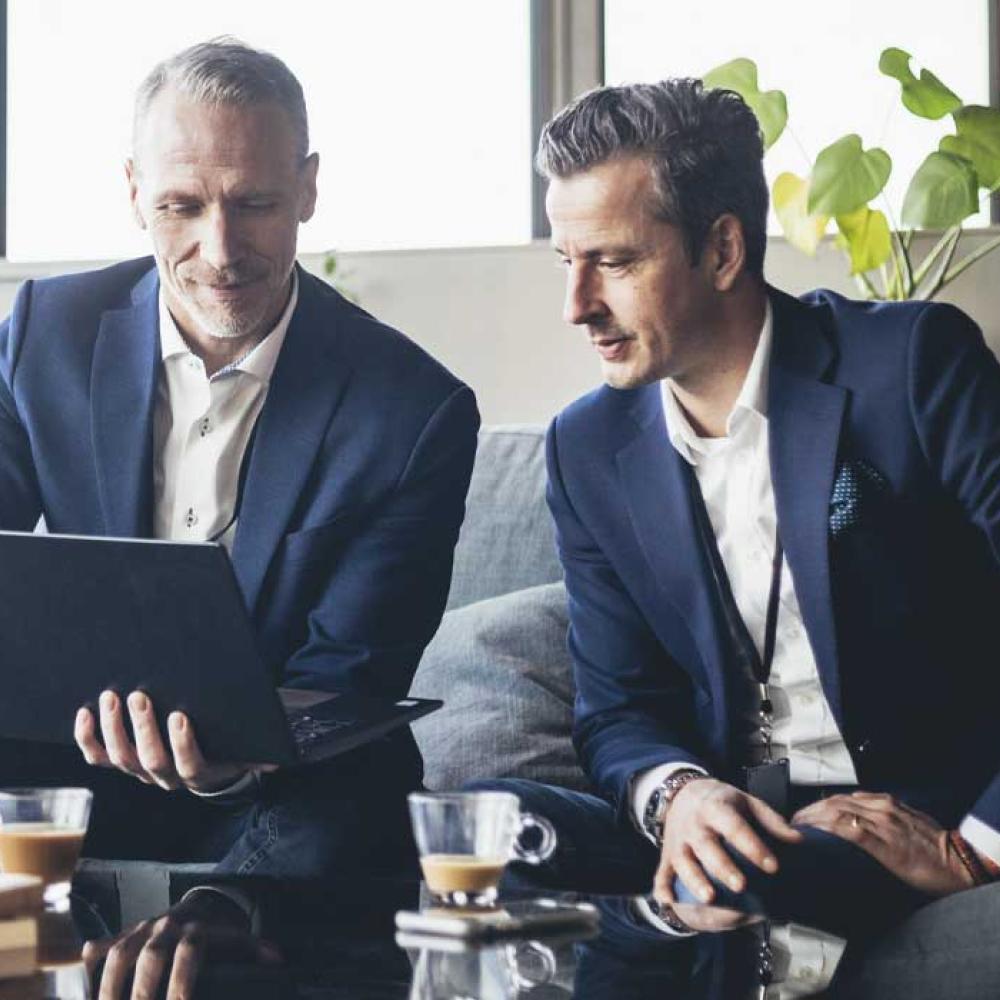 A lender finance banker meeting with a client